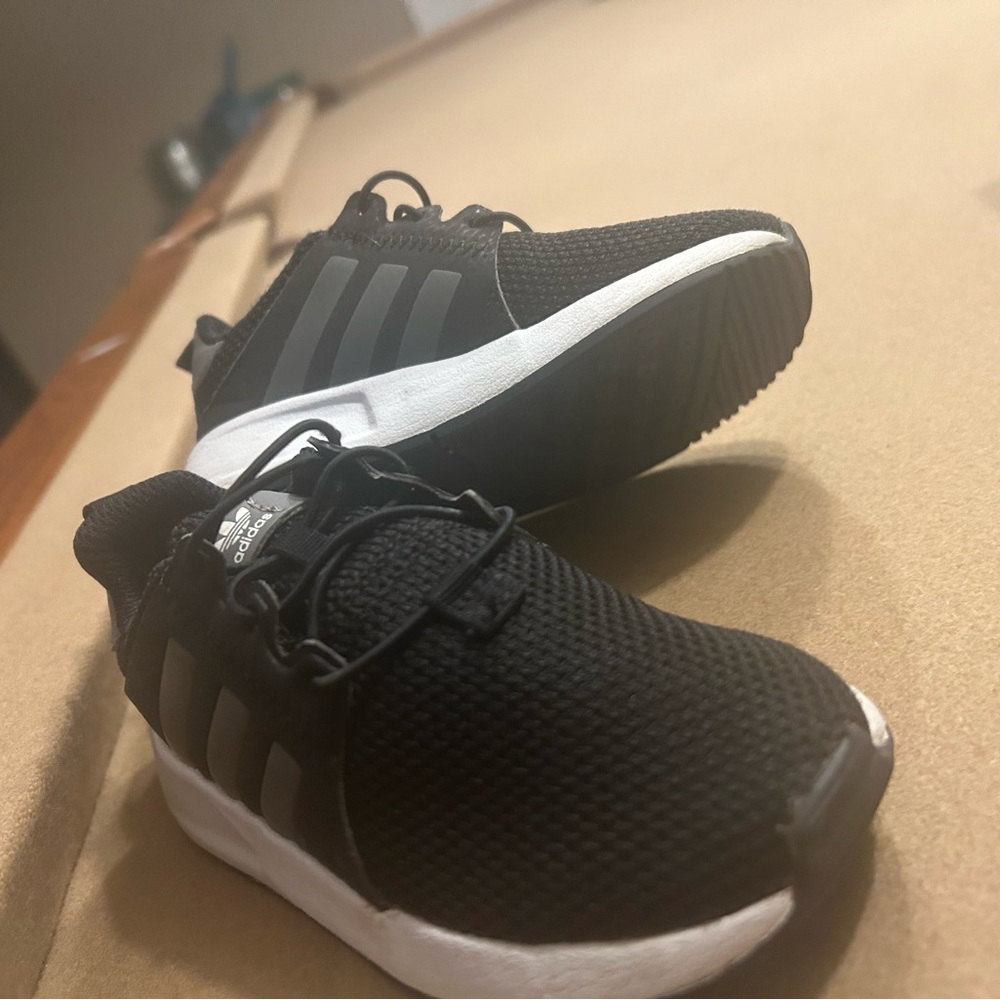 Kids Adidas - Picture 2 of 5
